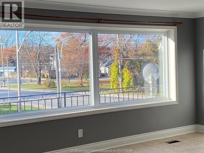 1255 Front Rd in Windsor, ON - Building Photo - Building Photo