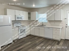 1222 Nora Ln in Kingsland, TX - Building Photo - Building Photo