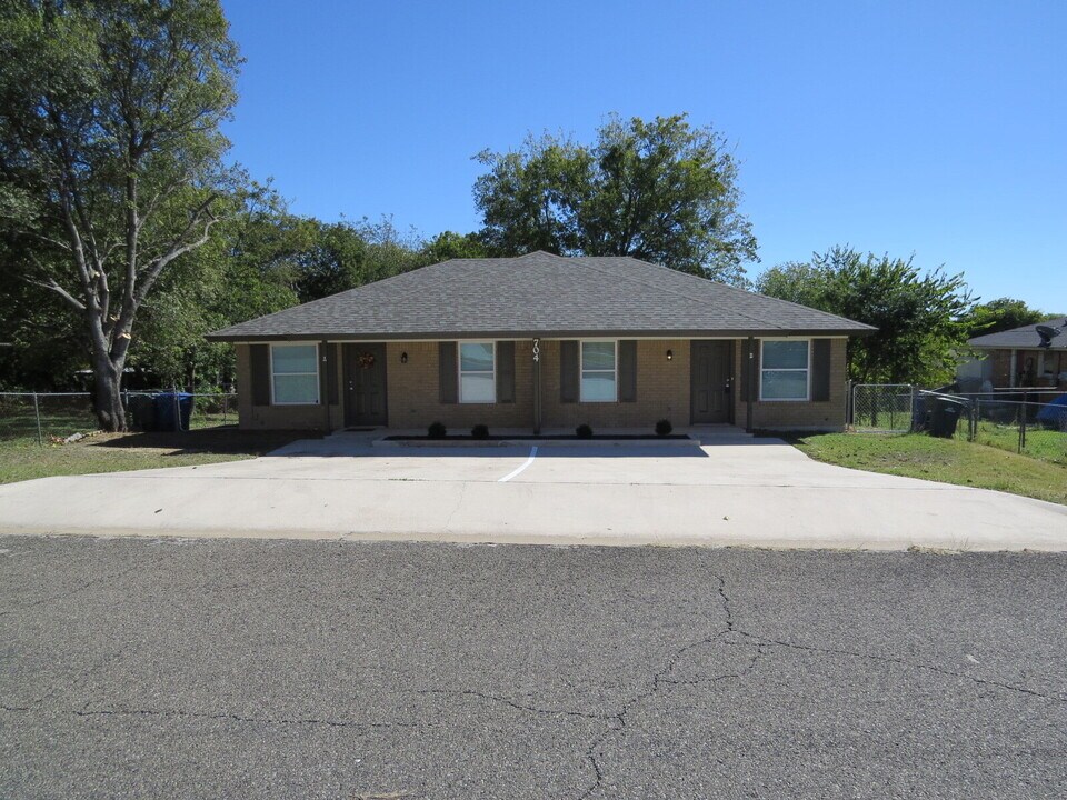 704 N 7th St in Copperas Cove, TX - Building Photo