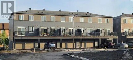 51 Lakepointe Dr in Ottawa, ON - Building Photo - Building Photo