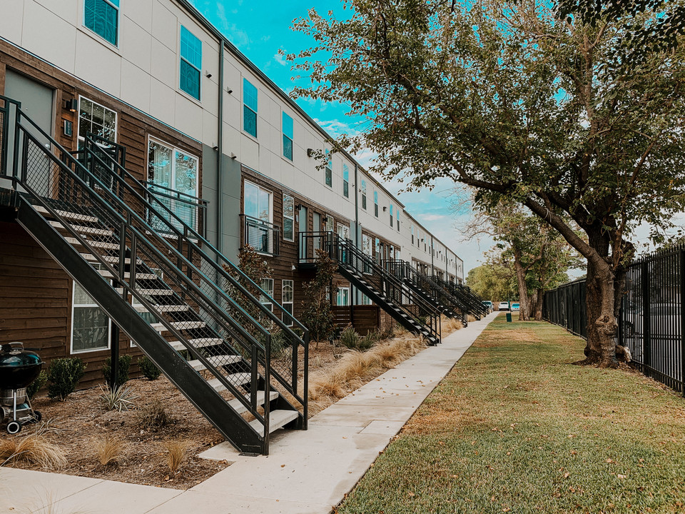 Fisher Trails in Dallas, TX - Building Photo