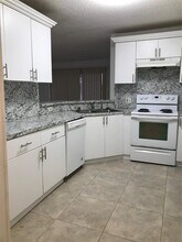 3401 NW 44th St in Lauderdale Lakes, FL - Building Photo - Building Photo