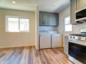 8333 Barnsley Ave, Unit 2 in Los Angeles, CA - Building Photo - Building Photo
