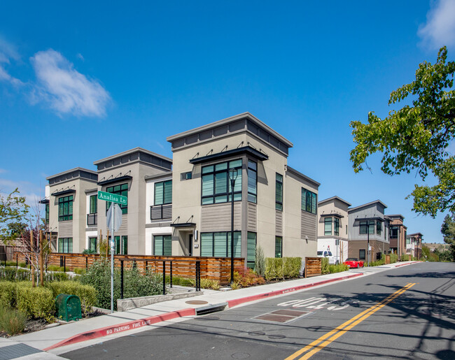 Analisa in Walnut Creek, CA - Foto de edificio - Primary Photo