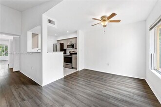 2361 NW 33rd St in Miami, FL - Building Photo - Building Photo