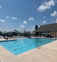 Fully Furnished Home - 1952 Crumhorn Ave in Boiling Springs, SC - Foto de edificio - Building Photo