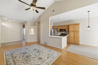 720 Cam De Oro in San Jacinto, CA - Foto de edificio - Building Photo