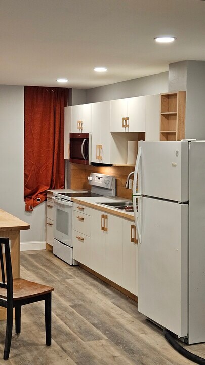 862 River St, Unit Floor 2 in Troy, NY - Foto de edificio