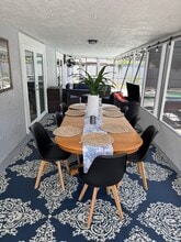 7342 Uranus Dr in Sarasota, FL - Foto de edificio - Building Photo