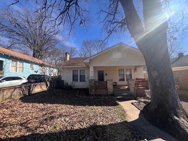 property at 2113 S Maple St