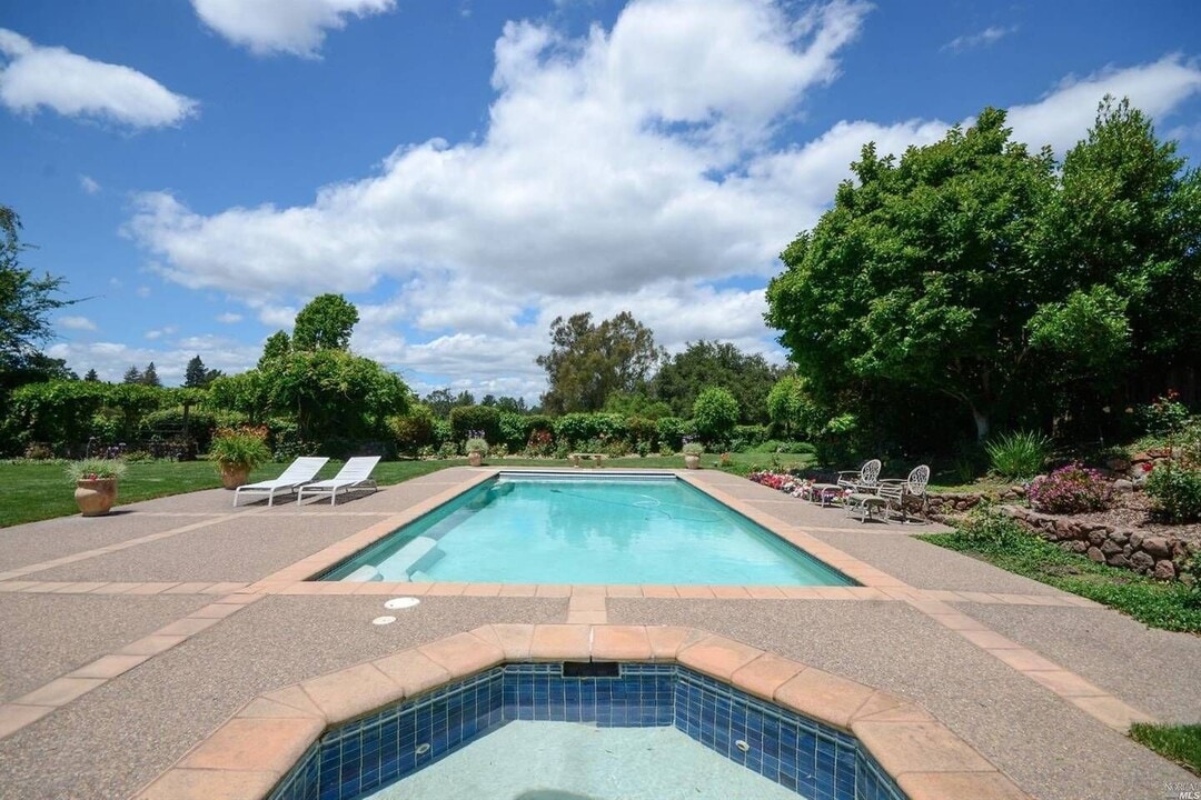 352 Troon Ct in Napa, CA - Building Photo