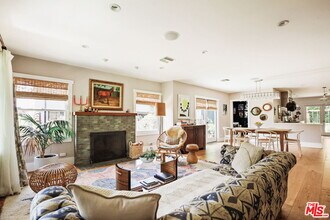 2321 Observatory Ave in Los Angeles, CA - Building Photo - Building Photo