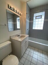 24 N Butler St, Unit #2 in Madison, WI - Foto de edificio - Building Photo