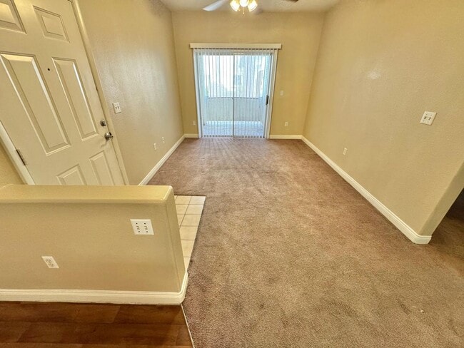 5655 E Sahara Ave in Las Vegas, NV - Foto de edificio - Building Photo