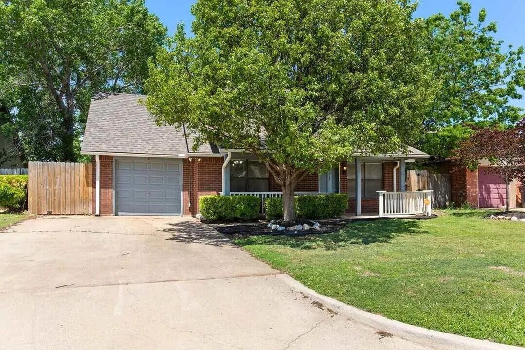 4013 SW Sunflower Ln in Lawton, OK - Building Photo
