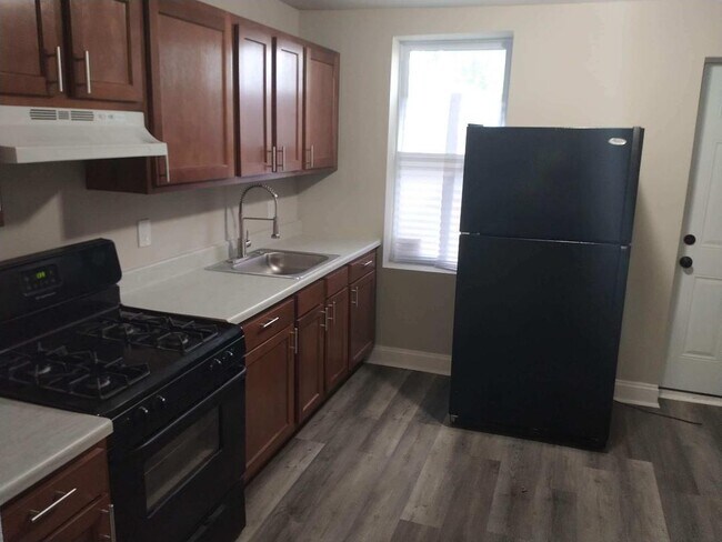 2102 W Fayette St photo'