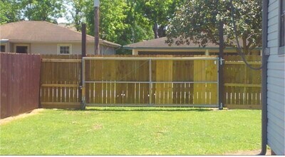 723 S 33rd St in Nederland, TX - Foto de edificio - Building Photo