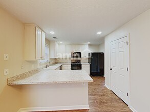 327 Meadows Ln in Canton, GA - Building Photo - Building Photo