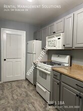2424 SW Duncan Dr in Topeka, KS - Building Photo - Building Photo