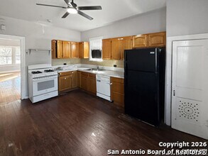 727 W Gramercy Pl in San Antonio, TX - Building Photo - Building Photo