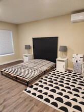 974 SE Roberts Ave in Gresham, OR - Building Photo - Building Photo