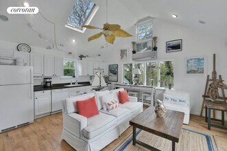 21 Bayberry Rd in Hampton Bays, NY - Building Photo - Building Photo