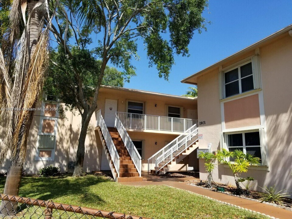 1901 Fillmore St in Hollywood, FL - Building Photo