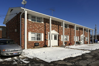 Colony Apartments in Lorain, OH - Building Photo - Building Photo