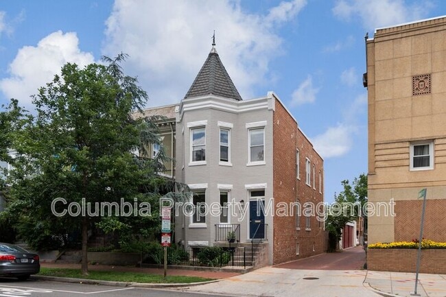 property at 1224 C St NE