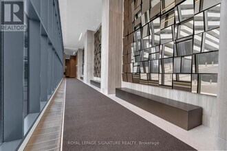 225 Commerce St in Vaughan, ON - Building Photo - Building Photo