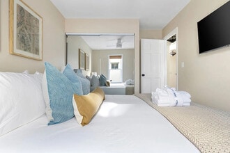 4 Gateway Walk in Charleston, SC - Building Photo - Building Photo