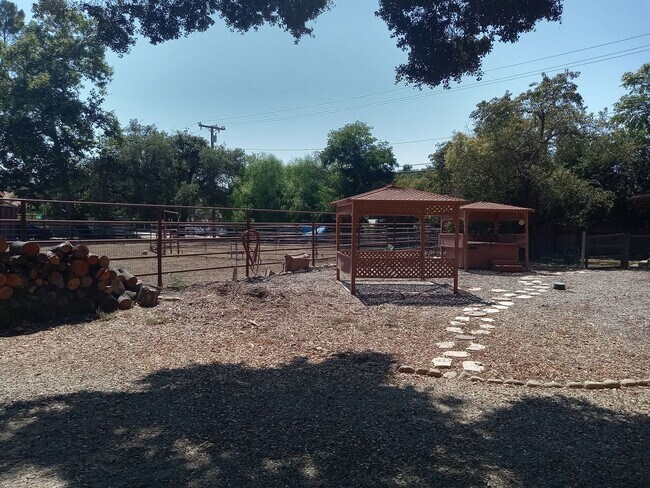 308 Burnham Rd in Oak View, CA - Building Photo - Building Photo