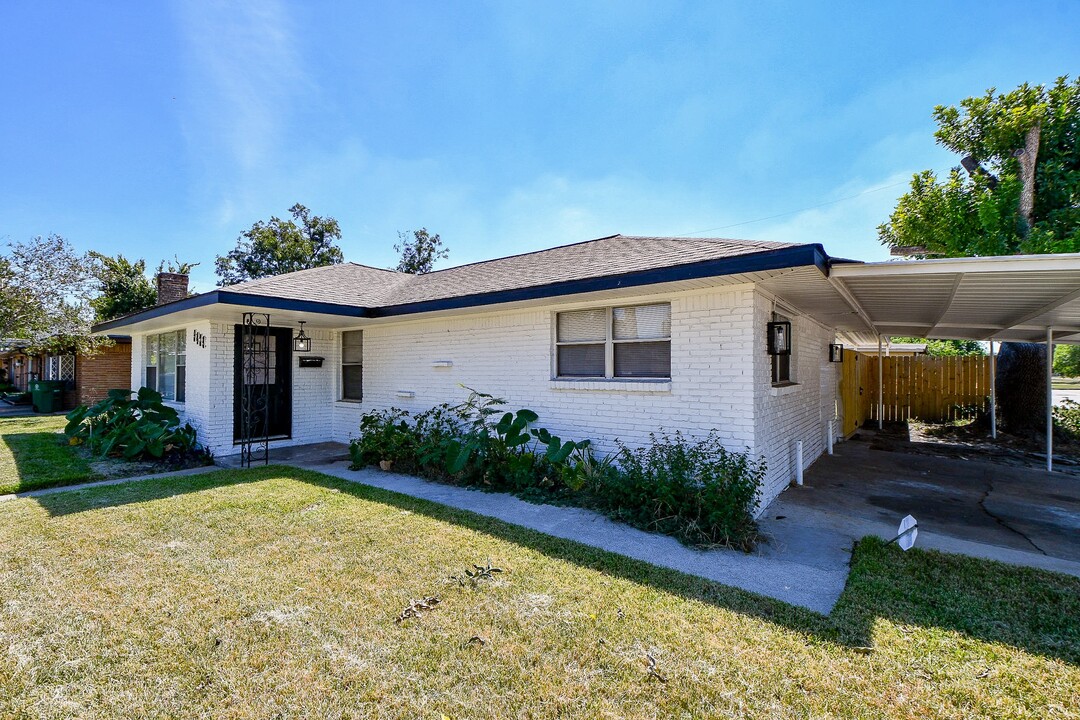 5429 De Lange Ln in Houston, TX - Building Photo