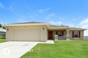 631 NE 1st Pl in Cape Coral, FL - Building Photo