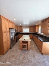 6172 Sylvan Dr in Simi Valley, CA - Foto de edificio - Building Photo