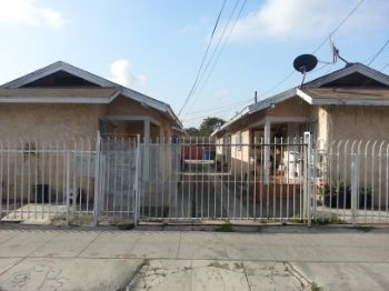 810 W 43rd St in Los Angeles, CA - Building Photo