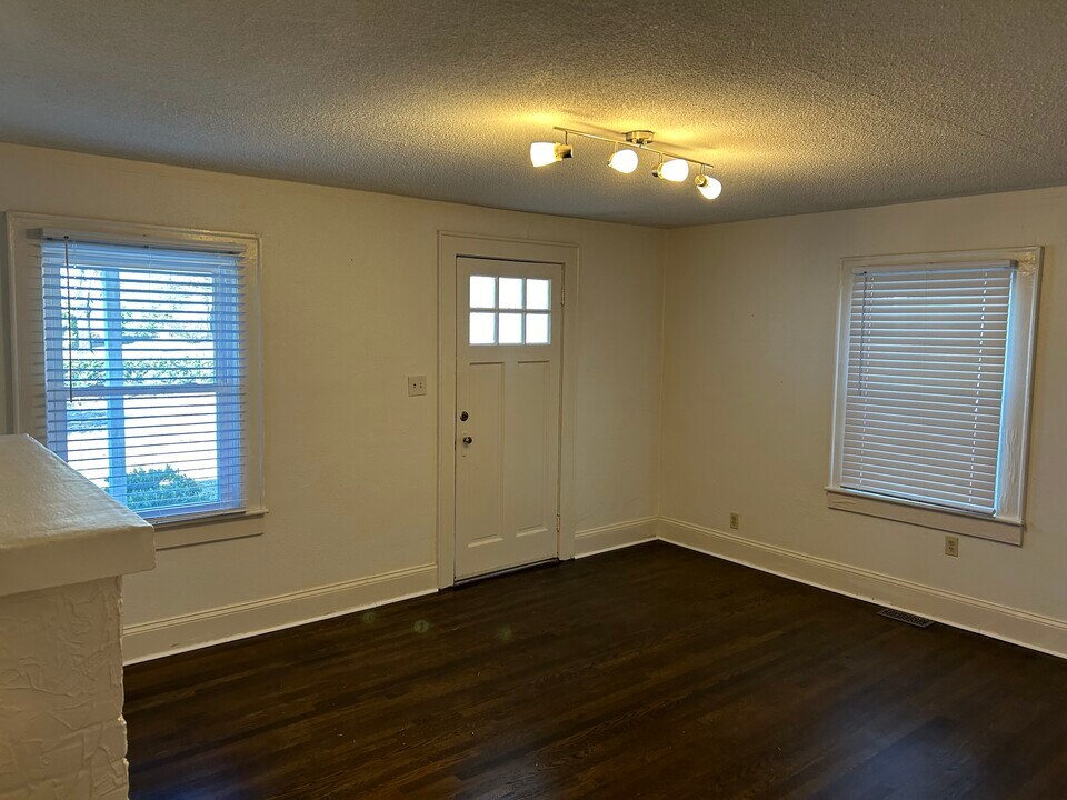 1002 4th Street Dr NW in Hickory, NC - Building Photo