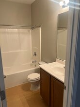 2416 Gladiolus St, Unit B in Ocean Springs, MS - Foto de edificio - Building Photo