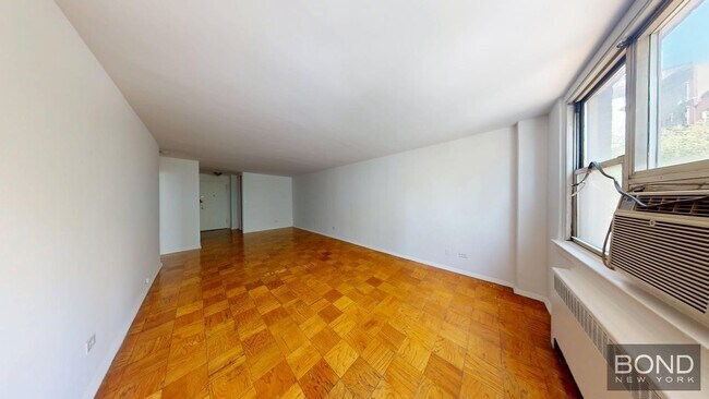 240 E 35th St in New York, NY - Building Photo - Building Photo
