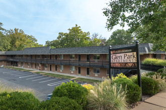 Glen Park Apartments in Webster Groves, MO - Building Photo - Building Photo