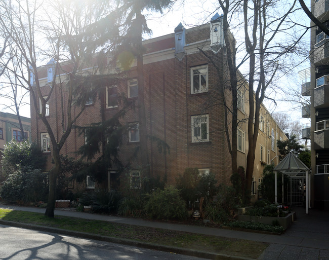 The Plaza in Vancouver, BC - Building Photo - Building Photo