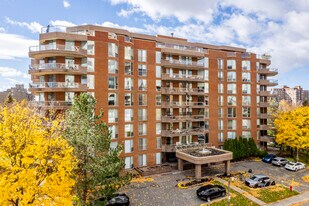 5850 Marc-Chagall in Côte-St-Luc, QC - Building Photo