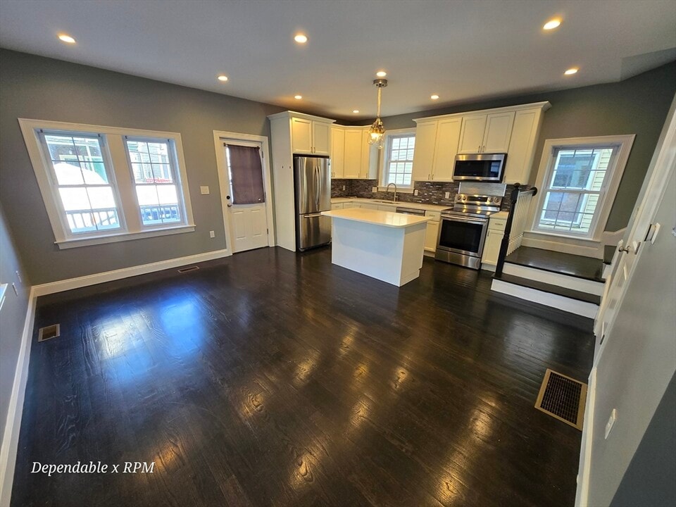 136 Quincy St in Boston, MA - Building Photo