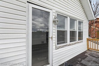 13910 Kentucky St in Detroit, MI - Building Photo - Building Photo