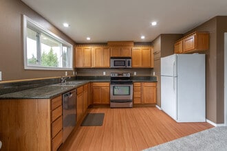 2102 NW Kelly Dr, Unit 18 in Vancouver, WA - Building Photo - Building Photo