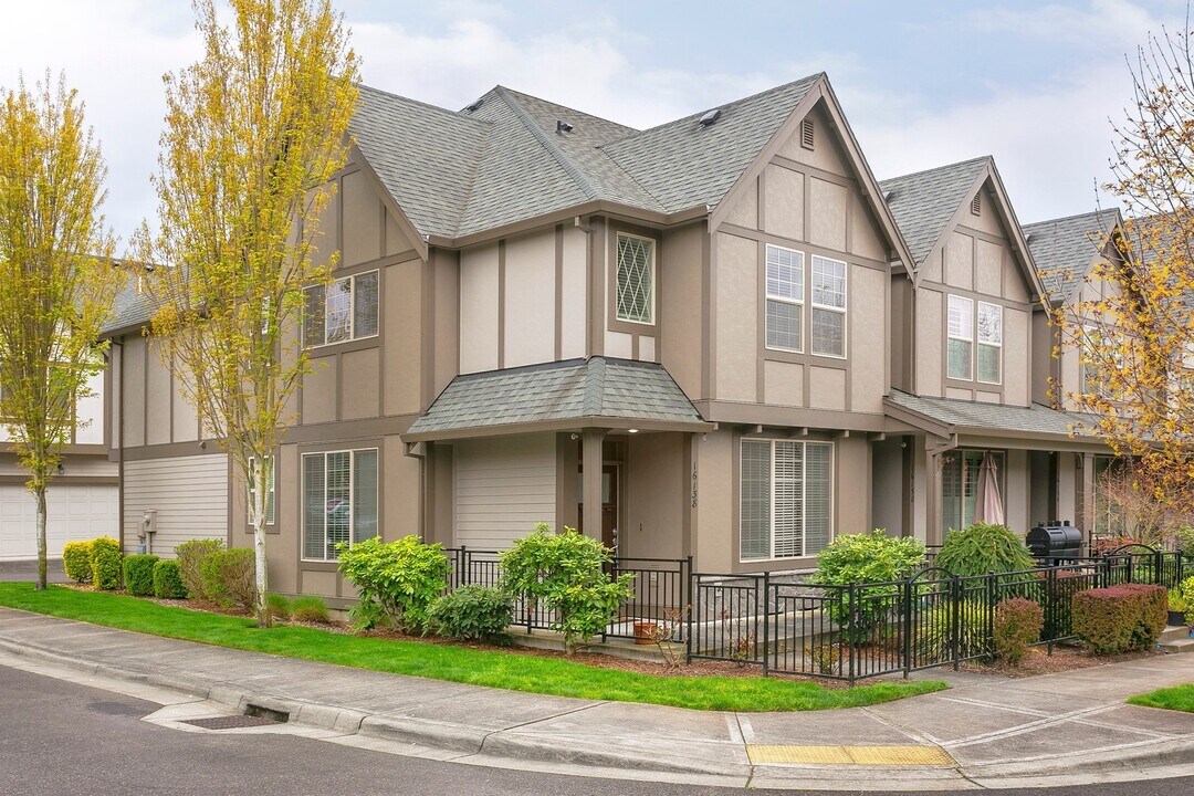16138 NW Hildago Ln in Portland, OR - Building Photo