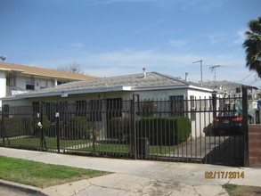 6422 S Victoria Ave in Los Angeles, CA - Building Photo - Building Photo