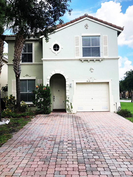 4115 Meade Way in West Palm Beach, FL - Building Photo