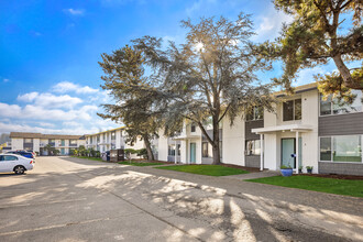 Valley View Apartments in Longview, WA - Building Photo - Building Photo