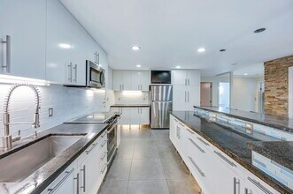 101 Scholz Plaza in Newport Beach, CA - Building Photo - Building Photo